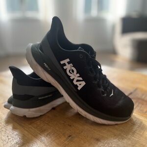 Hoka Mach women’s 7 black/white